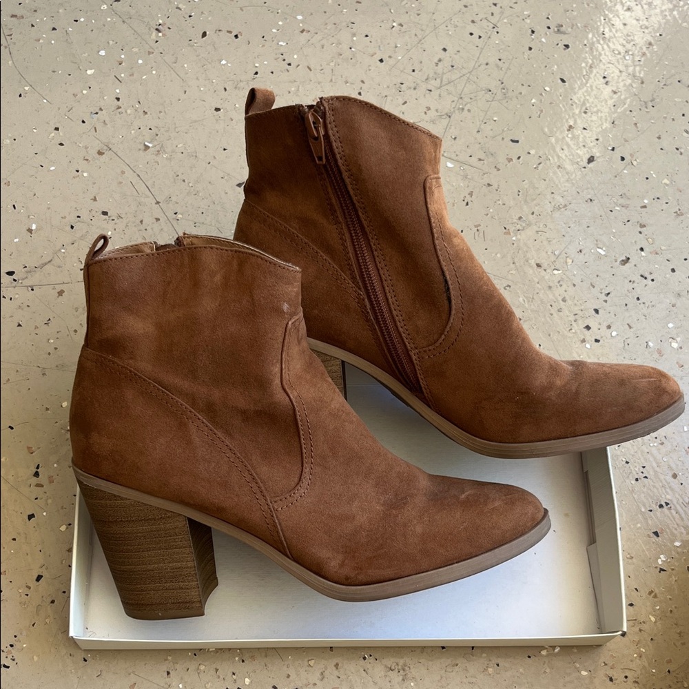 Elegant Tan Suede Ankle Booties